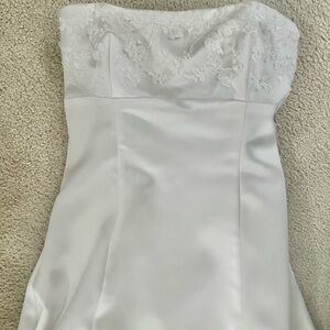 Elegant White Strapless Dress with Floral Lace